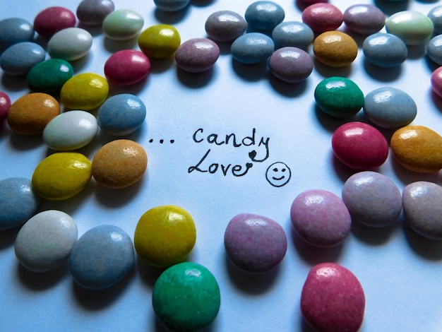 Sennik: Cukierki w Papierkach i Ich Symbolika w Snach