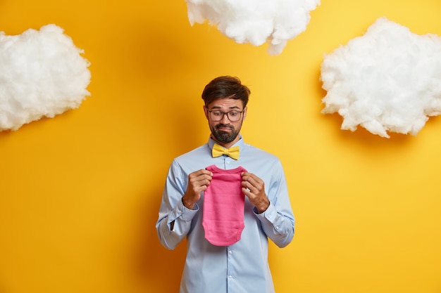 Sennik Sikanie – Znaczenie Snów o Moczu i Emocjach