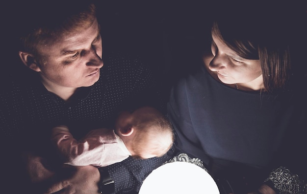 Sennik: Co Oznacza Sen o Śmierci Rodzica? Interpretacja i Symbolika